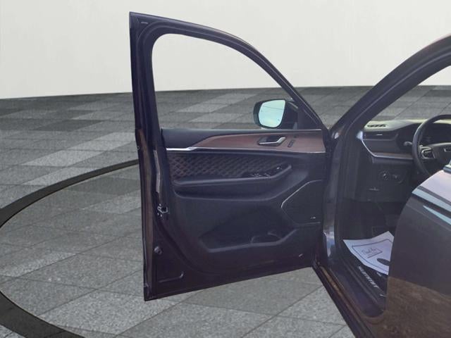 2022 Jeep Grand Cherokee Summit