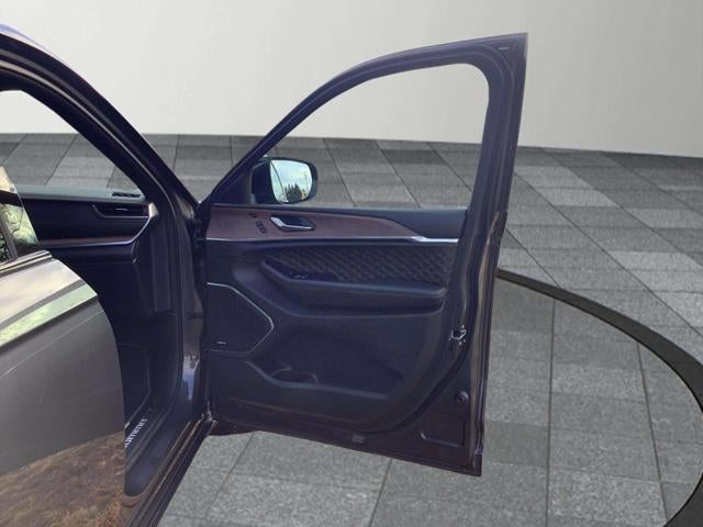 2022 Jeep Grand Cherokee Summit